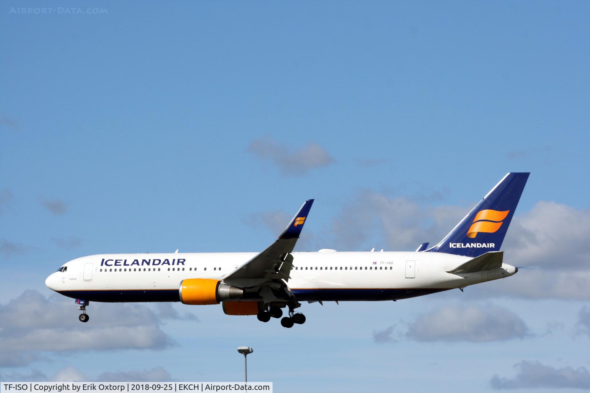 TF-ISO, 2000 Boeing 767-319 C/N 29388, TF-ISO landing rw 22L