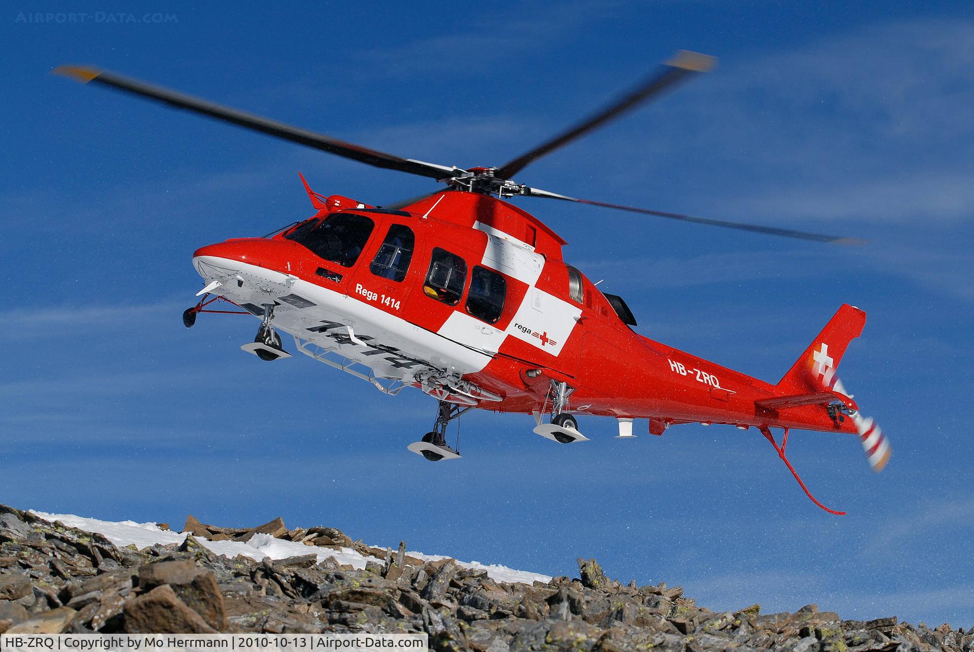 HB-ZRQ, 2009 Agusta AW-109SP Da Vinci C/N 22212, REGA picking up an injured hiker at Wildgärst.