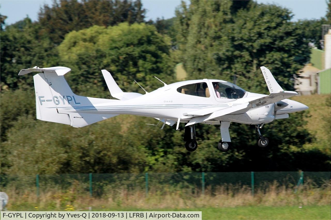 F-GYPL, Diamond DA-42 Twin Star C/N 42.050, Diamond DA-42 Twin Star, Landing rwy 07R, Brest-Bretagne airport (LFRB-BES)