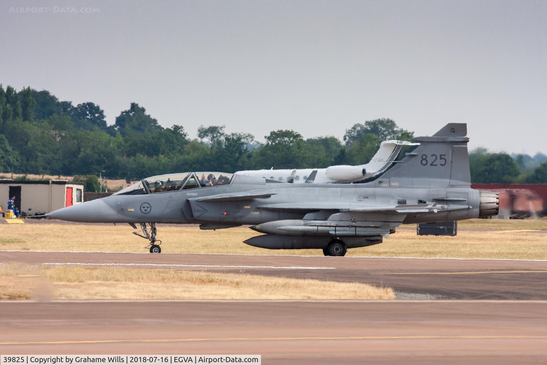 39825, Saab JAS-39D Gripen C/N 39825, Saab JAS-39D 39825/825 F7 Swedish AF, Fairford 16/7/18