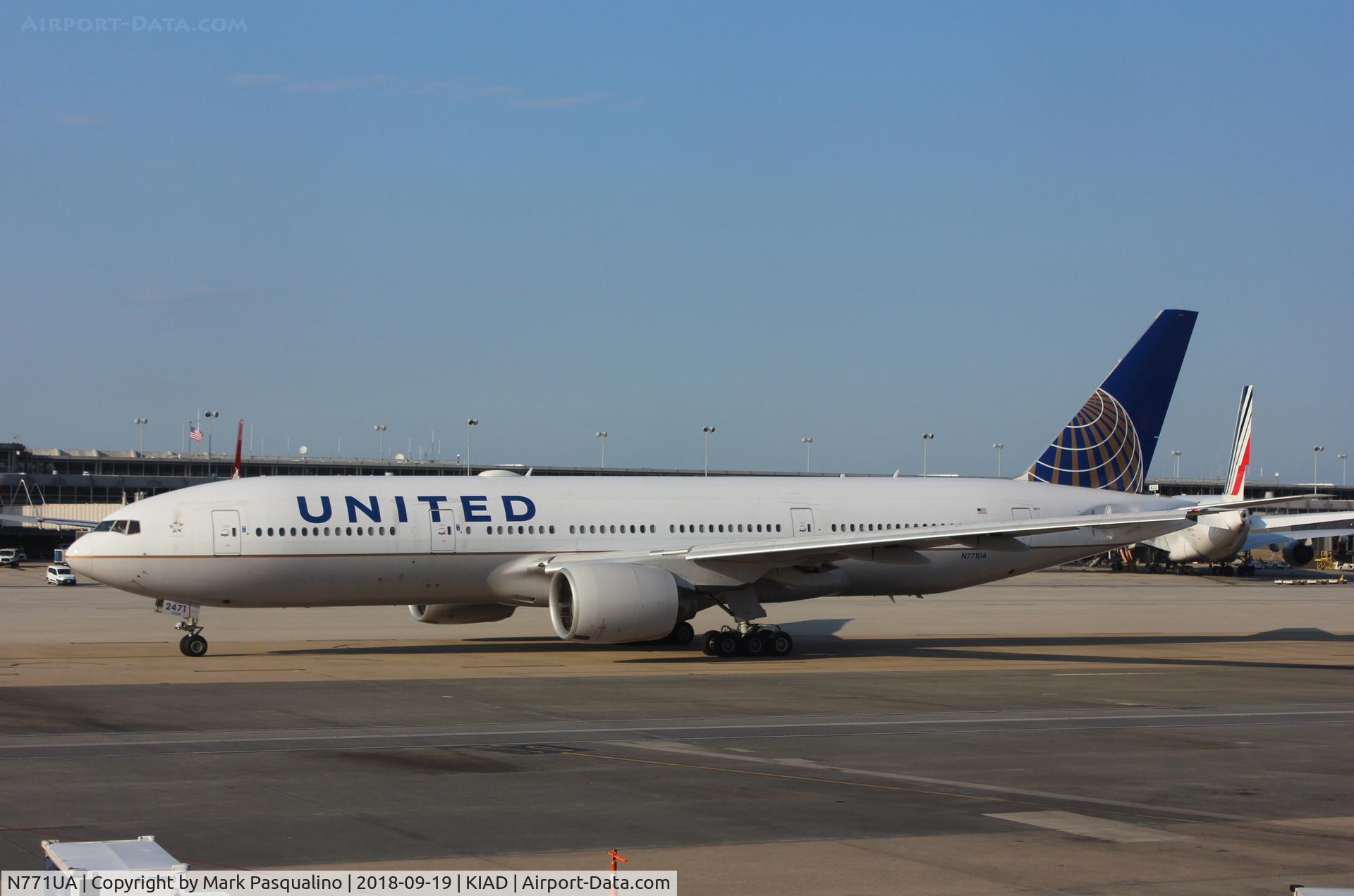 N771UA, 1995 Boeing 777-222 C/N 26932, Boeing 777-222