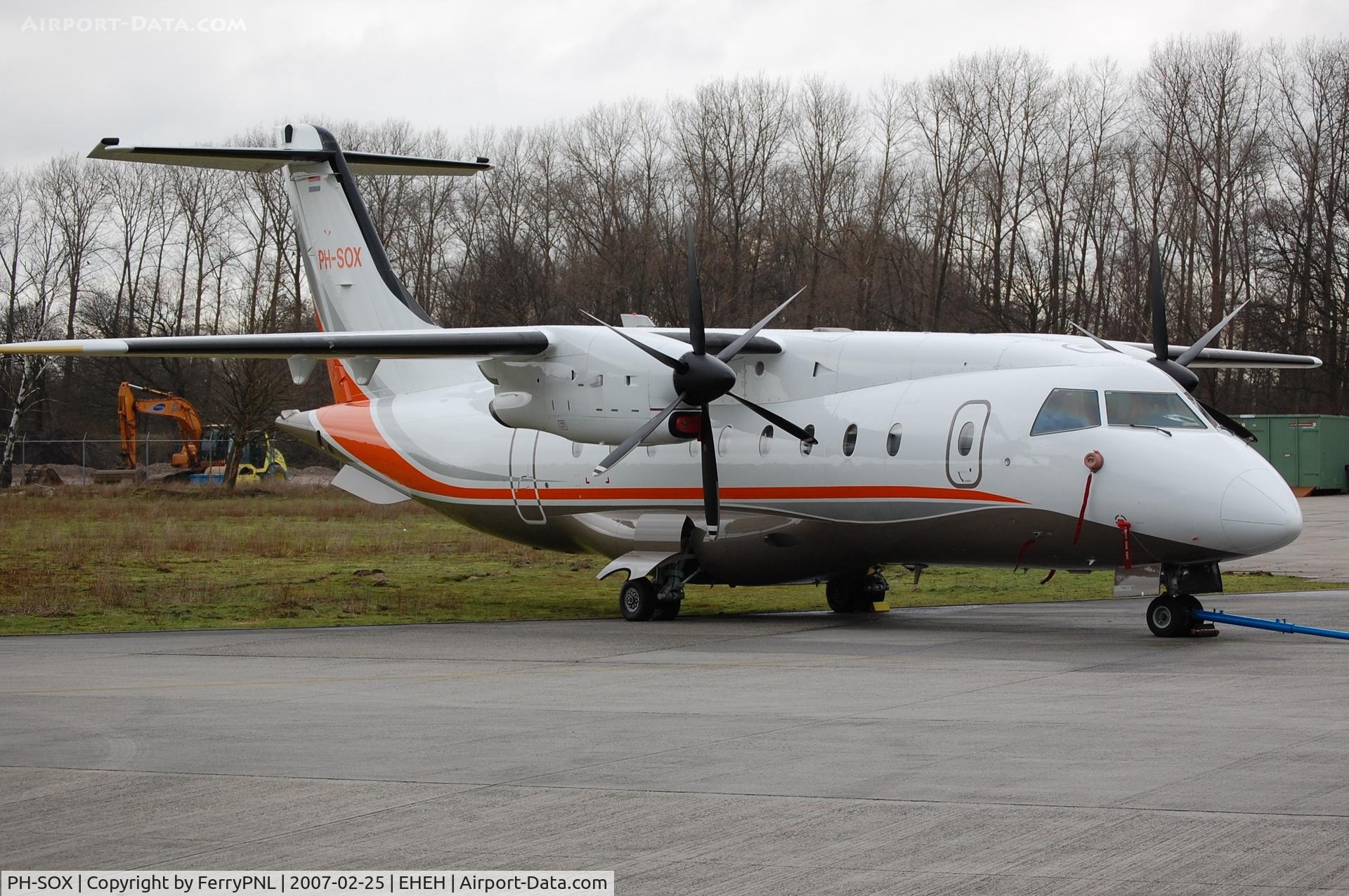PH-SOX, 1995 Dornier 328-100 C/N 3060, Dynamic Do328 at its base.