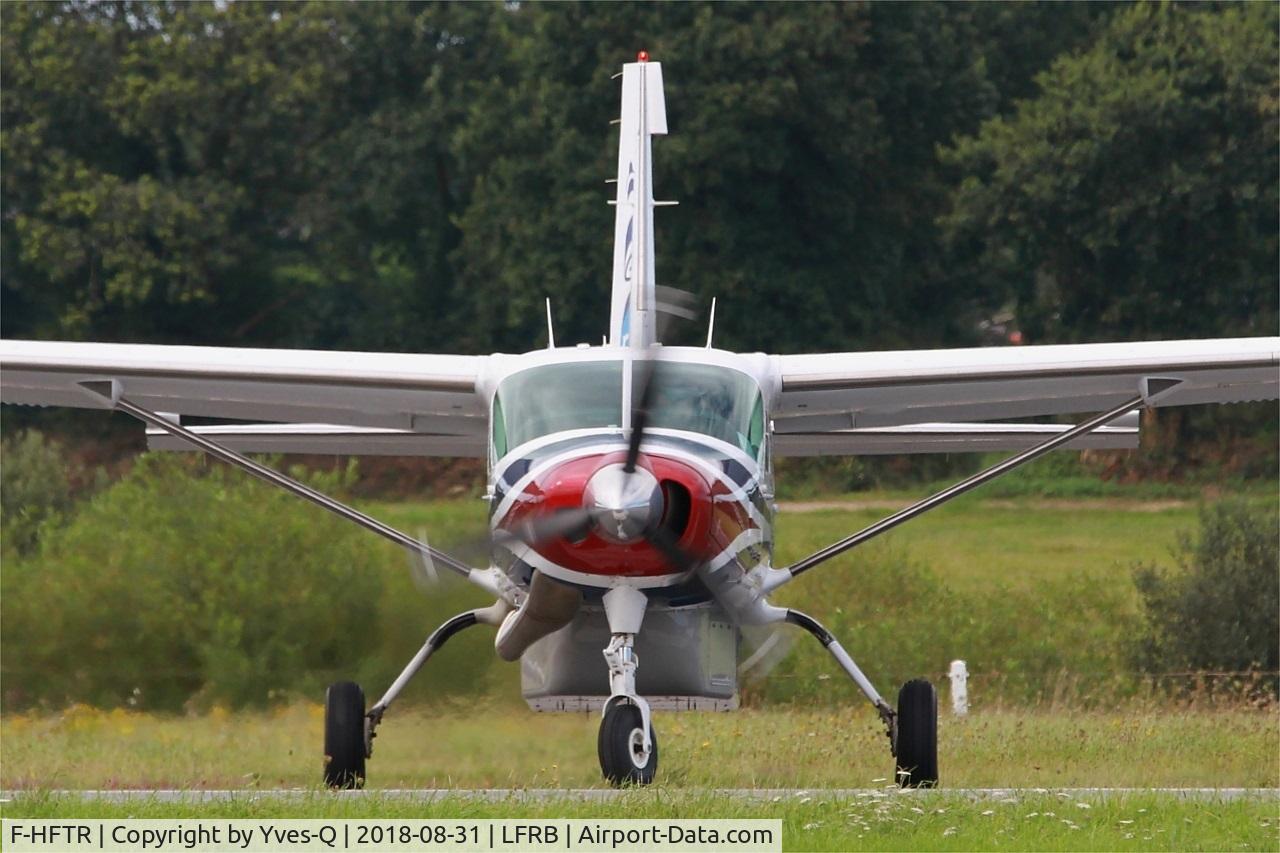 F-HFTR, 2008 Cessna 208B Grand Caravan C/N 208B-2041, Cessna 208B Grand Caravan, Lining up rwy 25L, Brest-Bretagne airport (LFRB-BES)