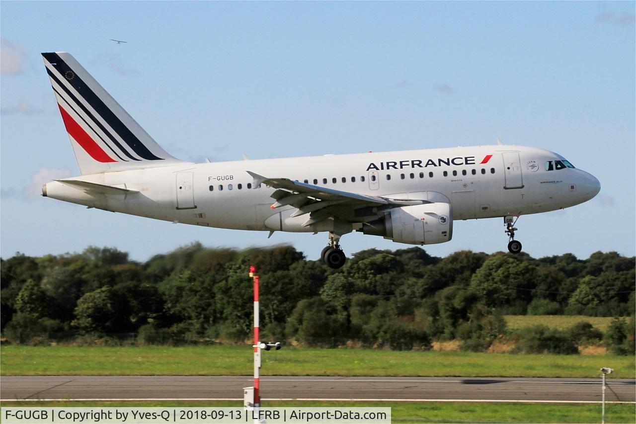 F-GUGB, 2003 Airbus A318-111 C/N 2059, Airbus A318-111, Landing rwy 07R, Brest-Bretagne airport (LFRB-BES)