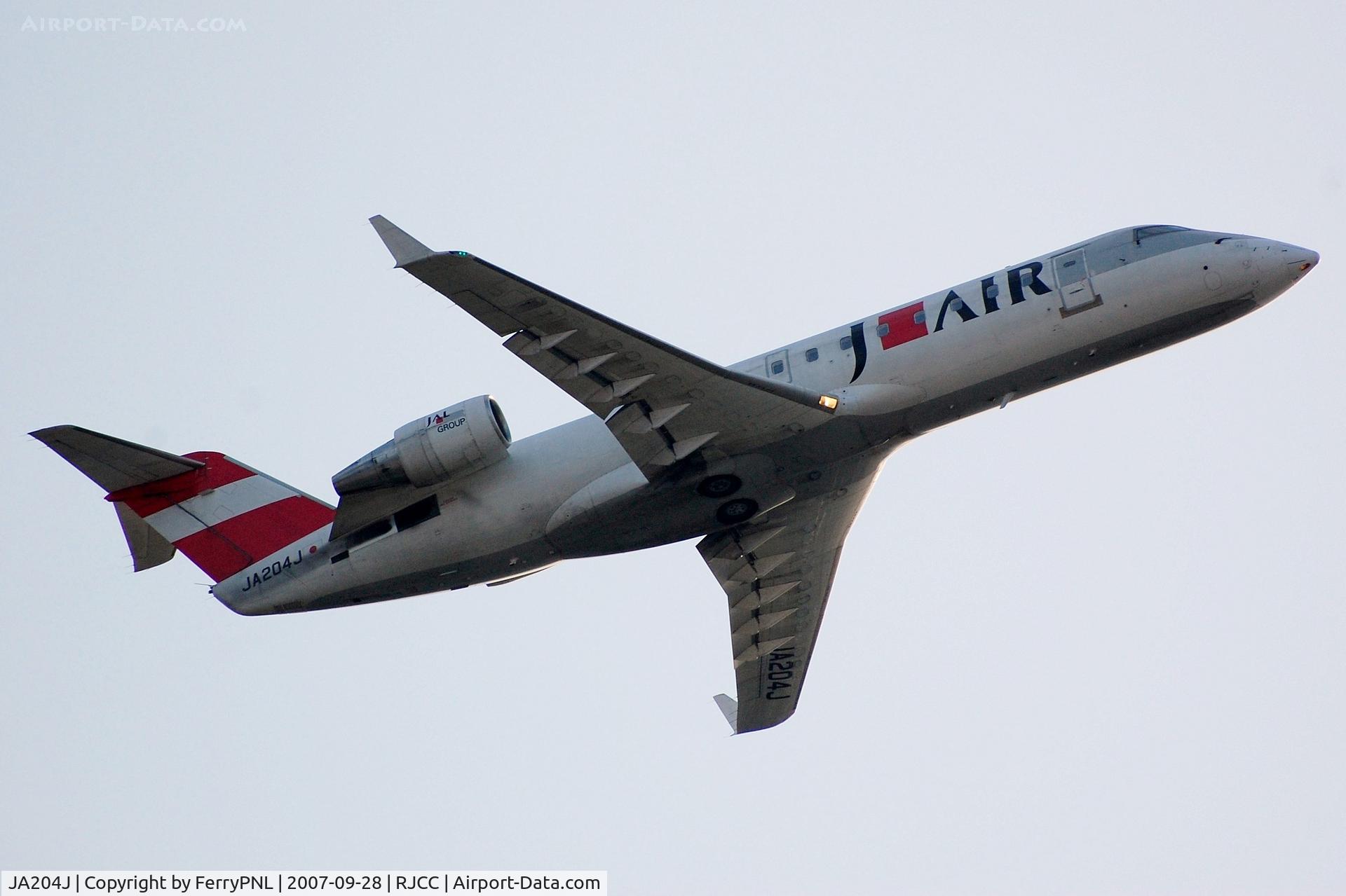 JA204J, 2002 Bombardier CRJ-200ER (CL-600-2B19) C/N 7643, J-Air CL200 taking-off