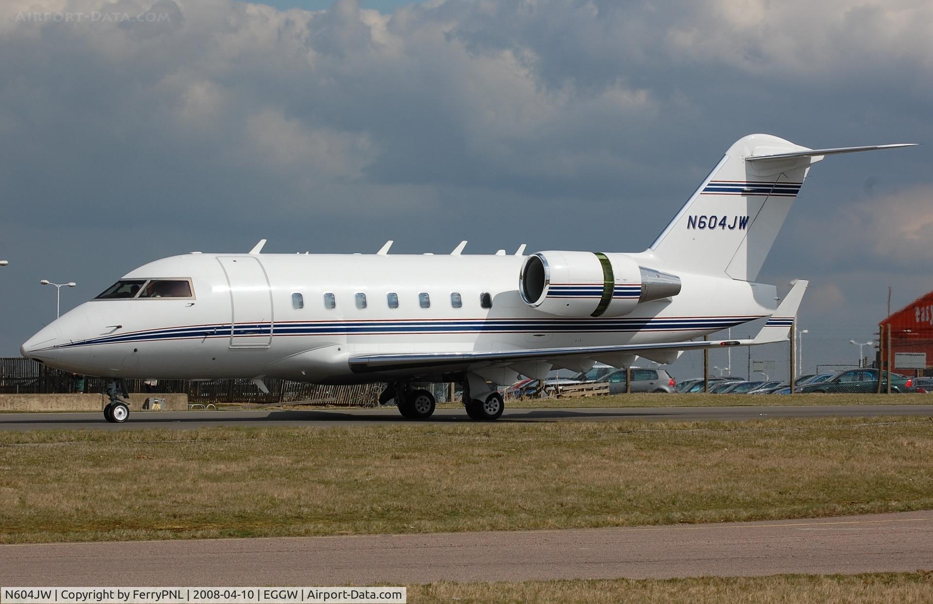 N604JW, 1996 Canadair Challenger 604 (CL-600-2B16) C/N 5325, CL604 arriving in LTN