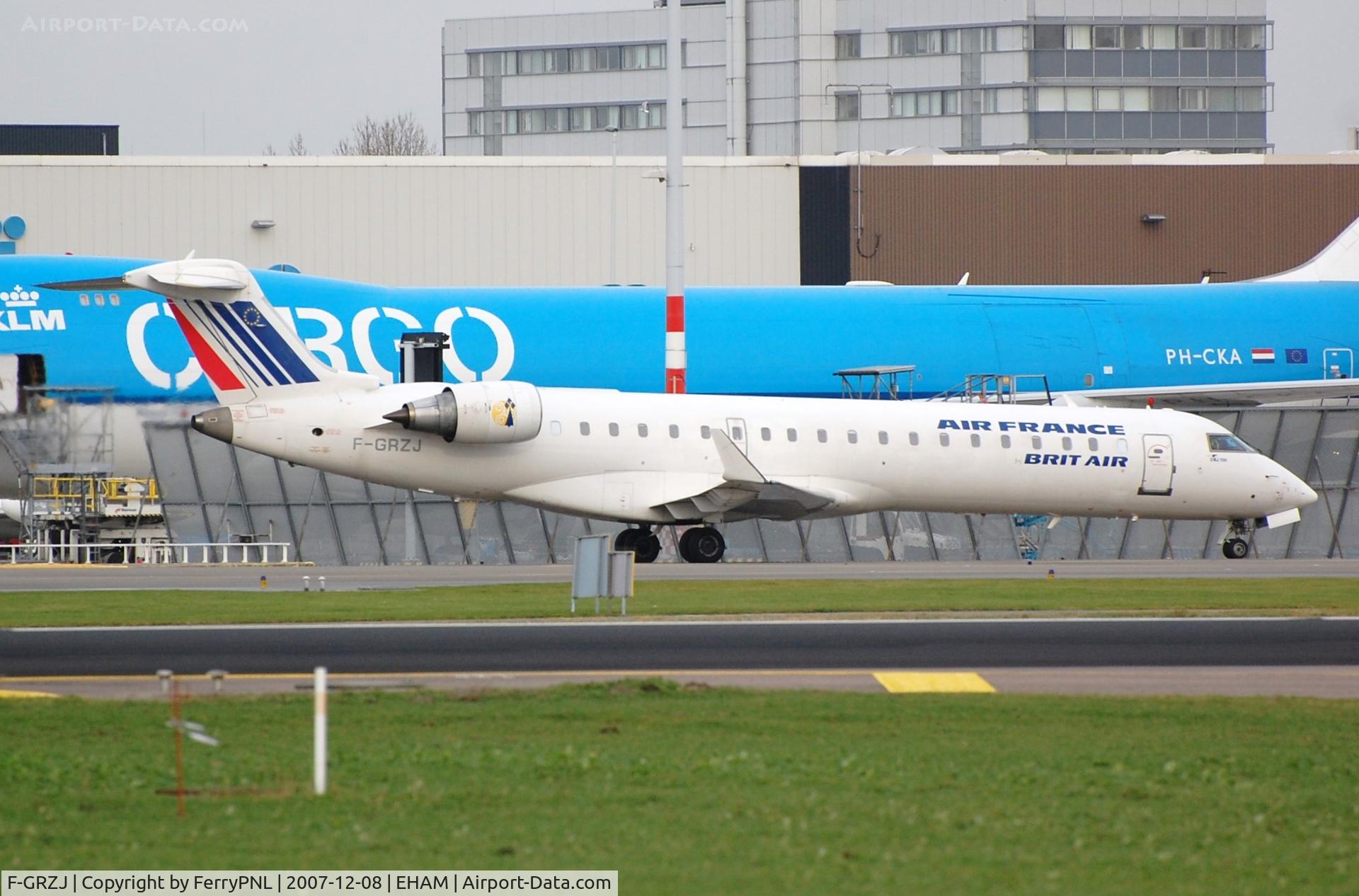 F-GRZJ, Canadair CRJ-702 (CL-600-2C10) Regional Jet C/N 10096, CL700 of Air France taxying in.