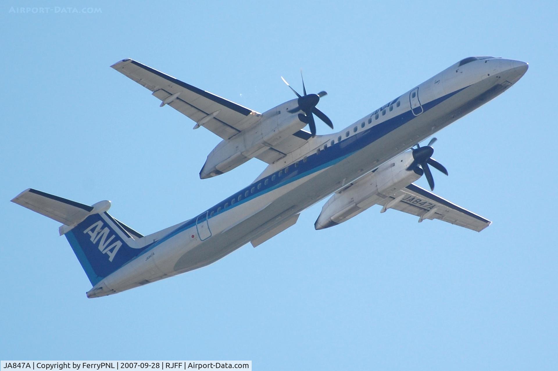 JA847A, 2004 De Havilland Canada DHC-8-402Q Dash 8 C/N 4099, ANA Dash8 departing