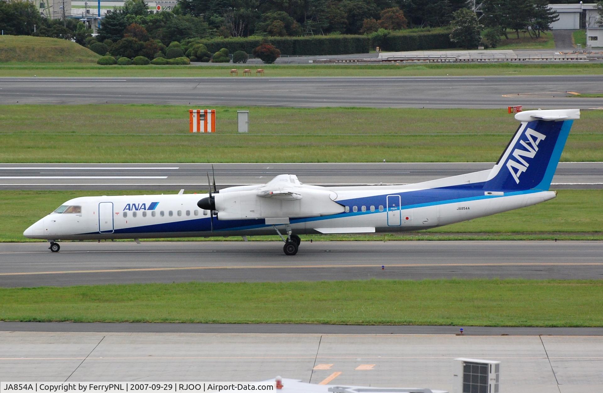 JA854A, 2007 De Havilland Canada DHC-8-402Q Dash 8 C/N 4151, ANA Q400 taxying for departure in ITM