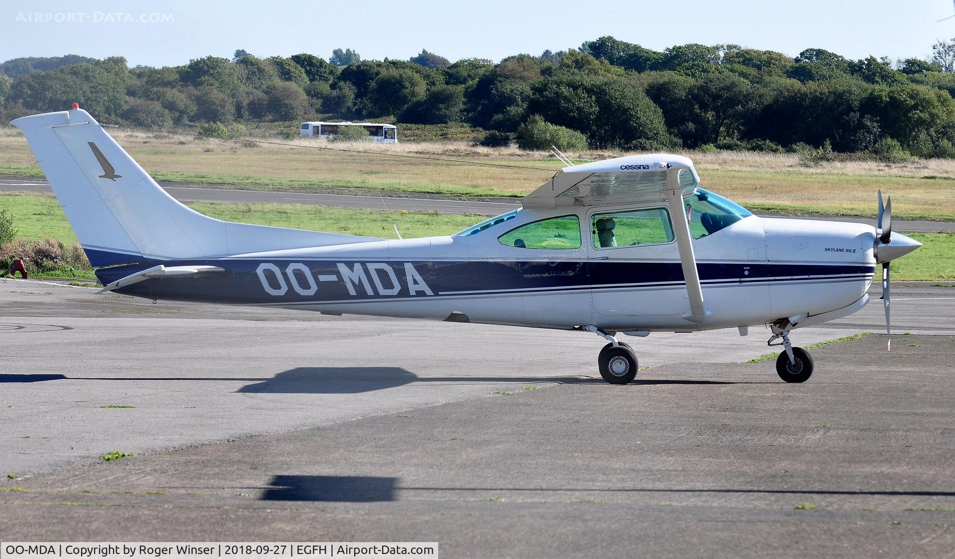 OO-MDA, Cessna R182 Skylane RG C/N R18201057, Visiting Skylane RG.