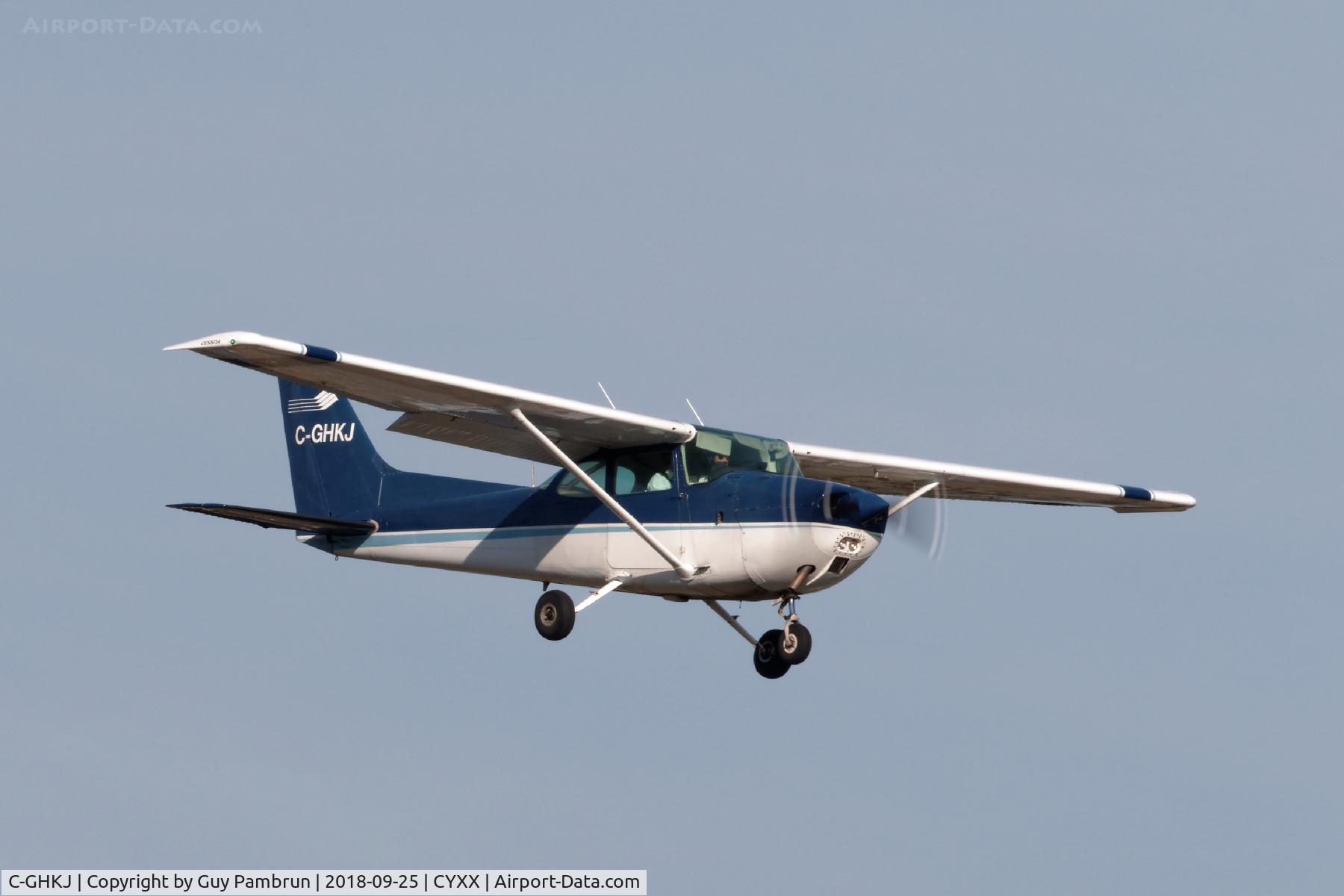 C-GHKJ, 1974 Cessna 172M C/N 17263845, Landing