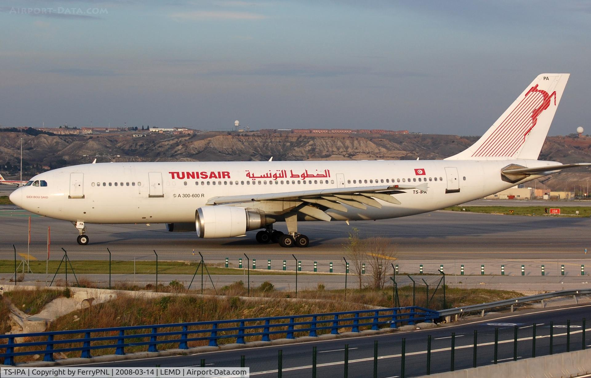 TS-IPA, 1990 Airbus A300B4-605R C/N 558, Tunis Air A306 taxies for departure