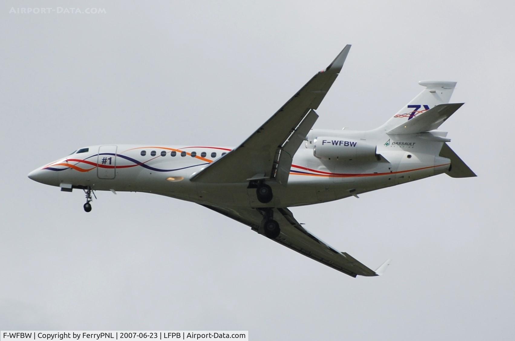 F-WFBW, 2005 Dassault Falcon 7X C/N 001, Dassault demonstrating its DA7X