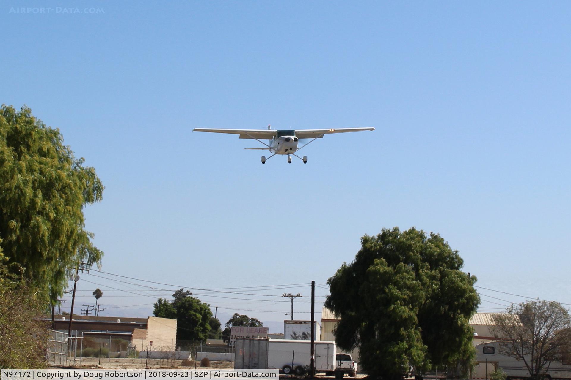 N97172, 1984 Cessna 172P C/N 17276162, 1984 Cessna 172P SKYHAWK, Lycoming O-320-D2J 160 Hp, another on final Rwy 22