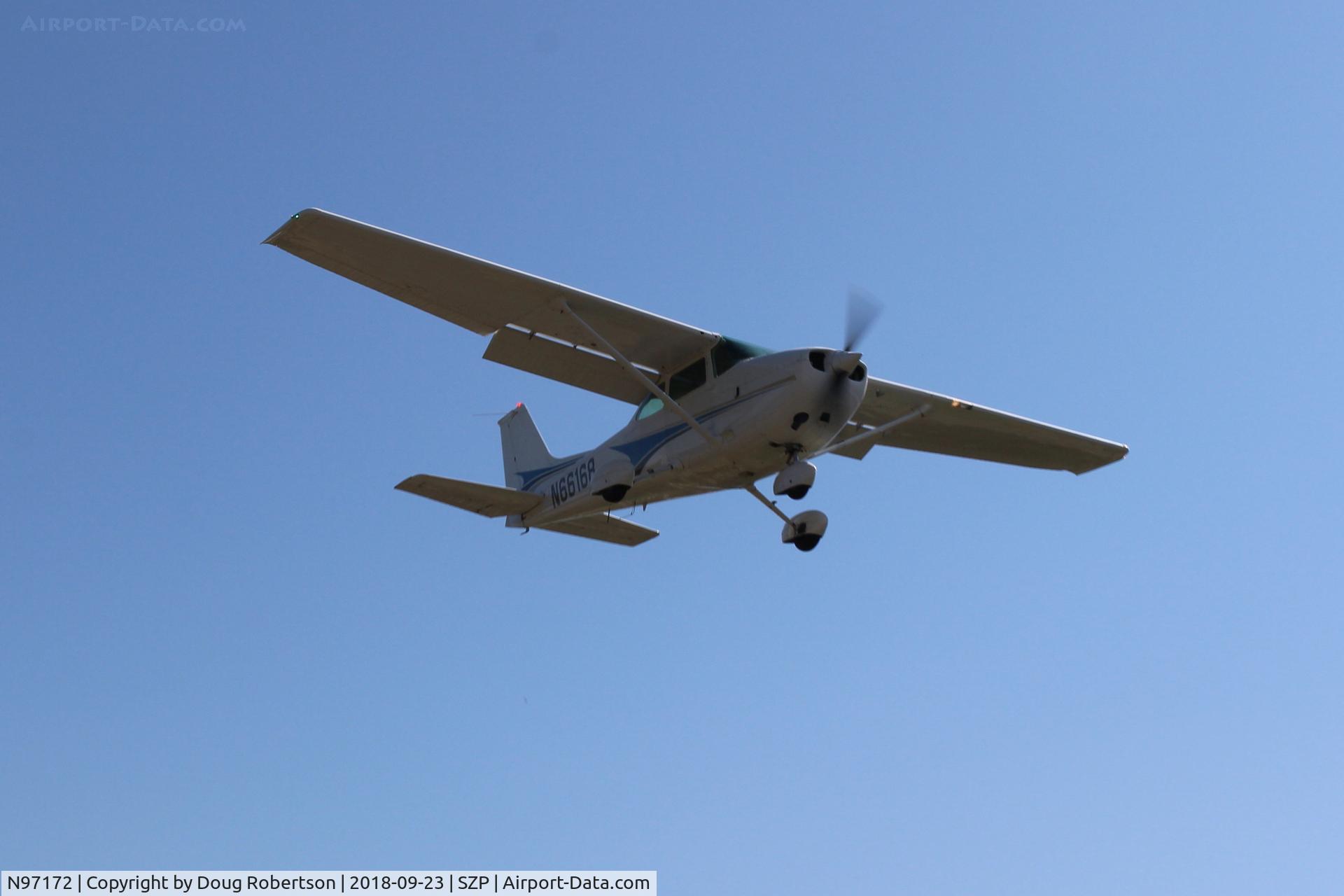 N97172, 1984 Cessna 172P C/N 17276162, 1984 Cessna 172P SKYHAWK, Lycoming O-320-D2J 160 Hp, on final Rwy 22
