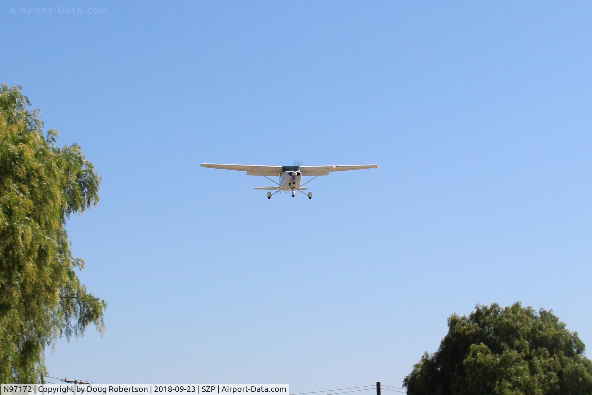 N97172, 1984 Cessna 172P C/N 17276162, 1984 Cessna 172P SKYHAWK, Lycoming O-320-D2J 160 Hp, on final Rwy 22