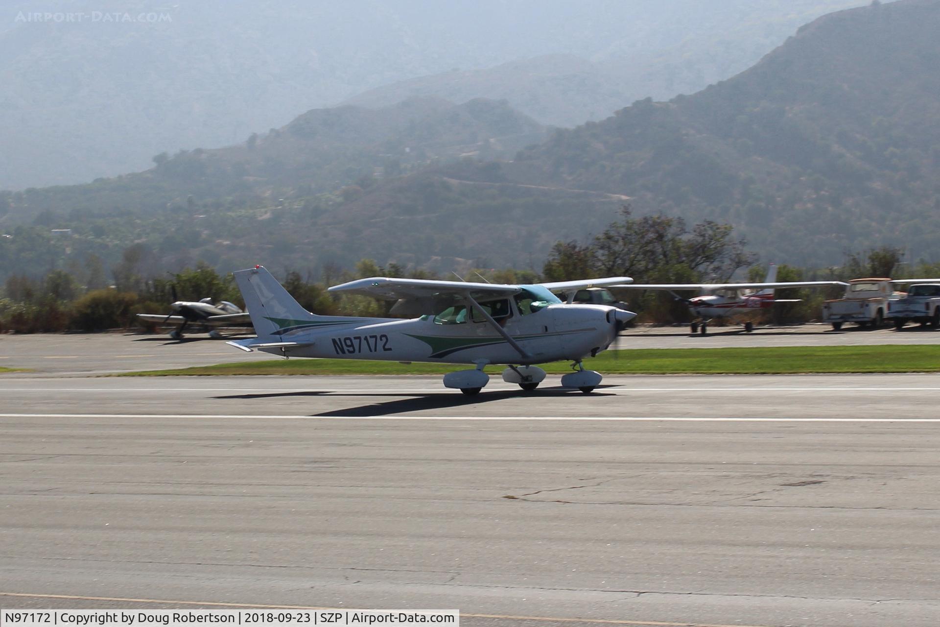 N97172, 1984 Cessna 172P C/N 17276162, 1984 Cessna 172P SKYHAWK, Lycoming O-320-D2J 160 Hp, landing roll Rwy 22 with flaps lowered