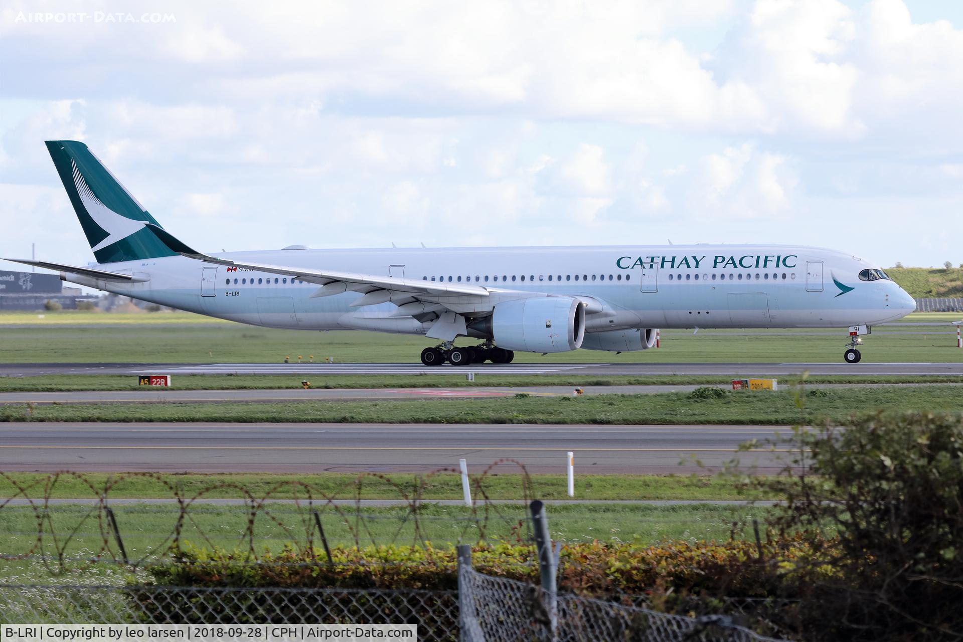 B-LRI, 2016 Airbus A350-941 C/N 058, Copenhagen 28.9.2018 T/O run R-22R