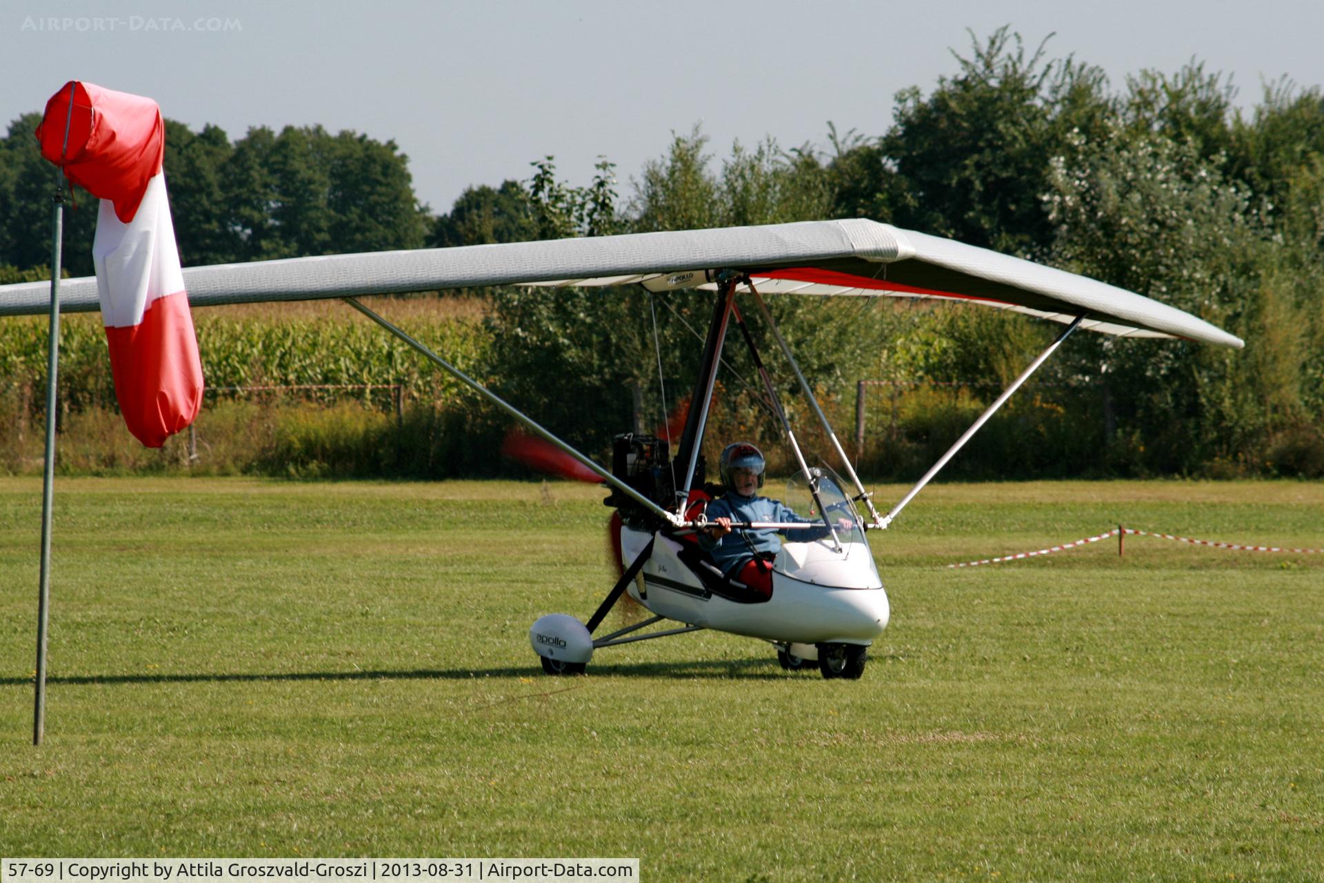 57-69, Halley Apollo C15 / Apollo Jet Star, II. Cirrus-Hertelendy Aviator's Weekend , Hertelendy Castle Airfield Hungary