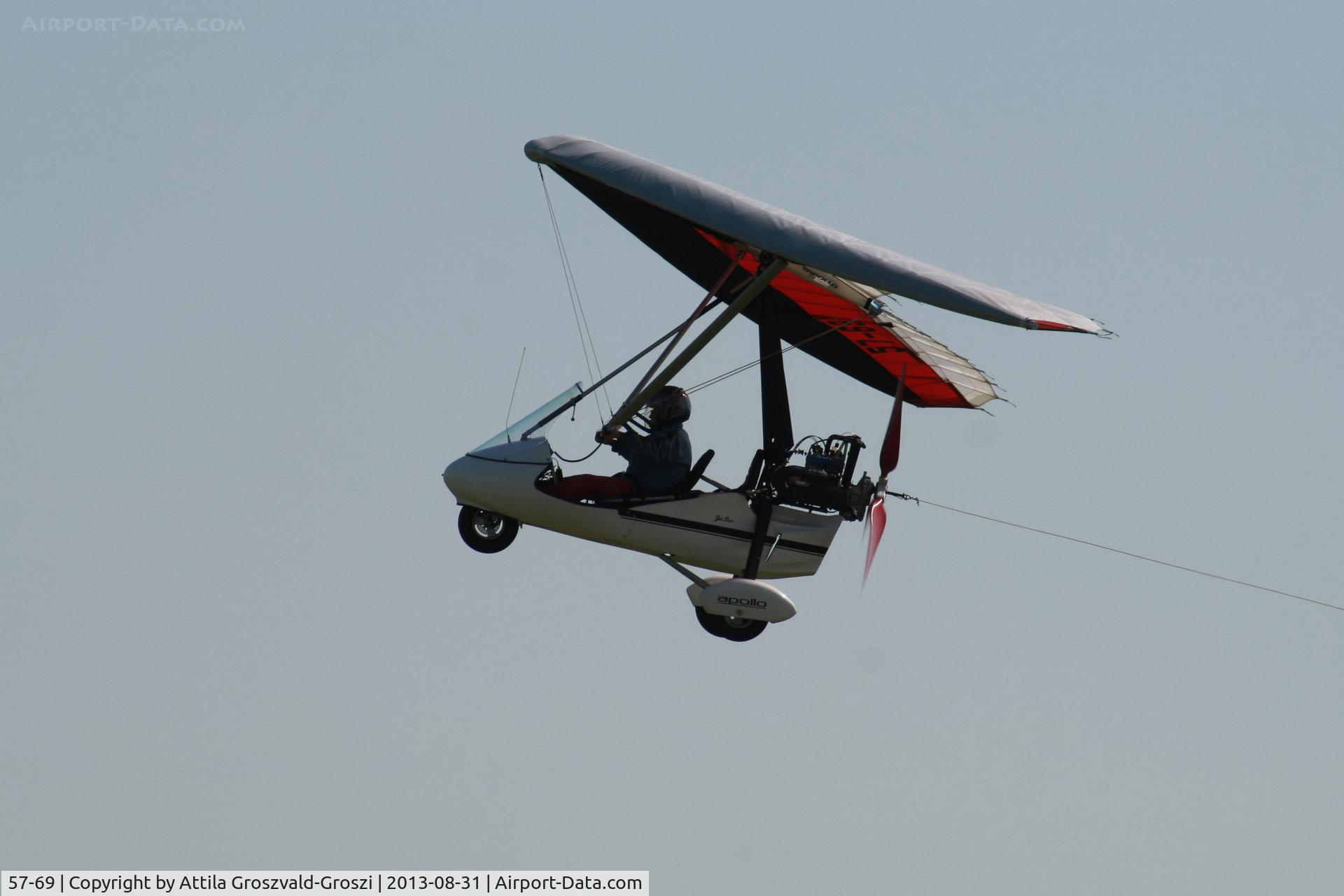 57-69, Halley Apollo C15 / Apollo Jet Star, II. Cirrus-Hertelendy Aviator's Weekend , Hertelendy Castle Airfield Hungary