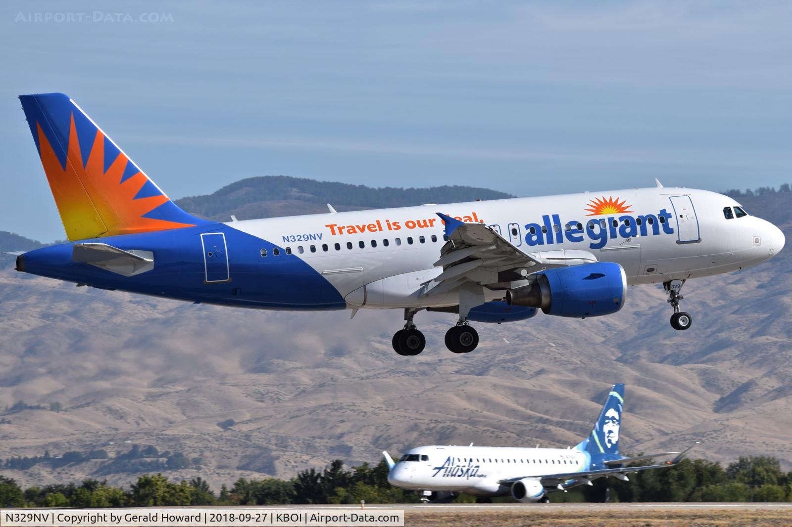 N329NV, 2006 Airbus A319-111 C/N 2876, Landing RWY 10R.