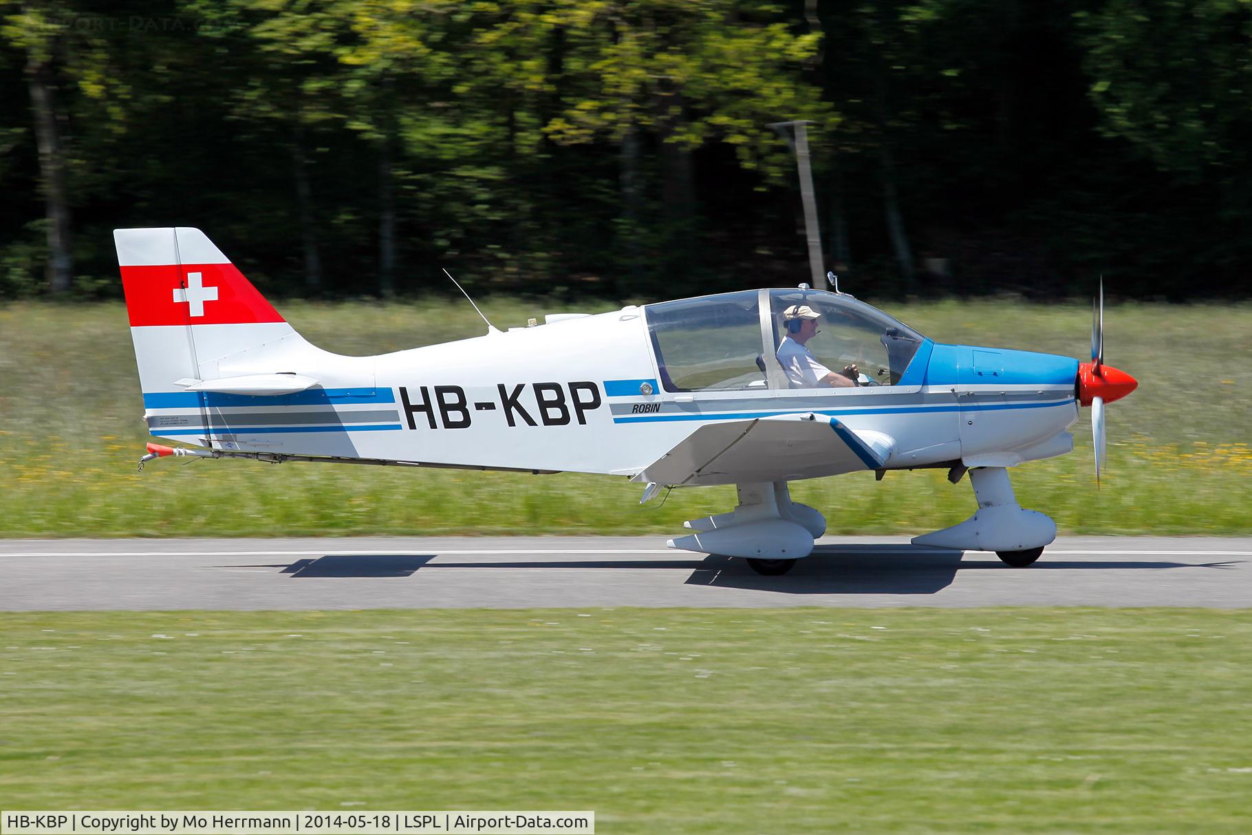 HB-KBP, 1987 Robin DR-400-180R Regent C/N 1769, glider towing
