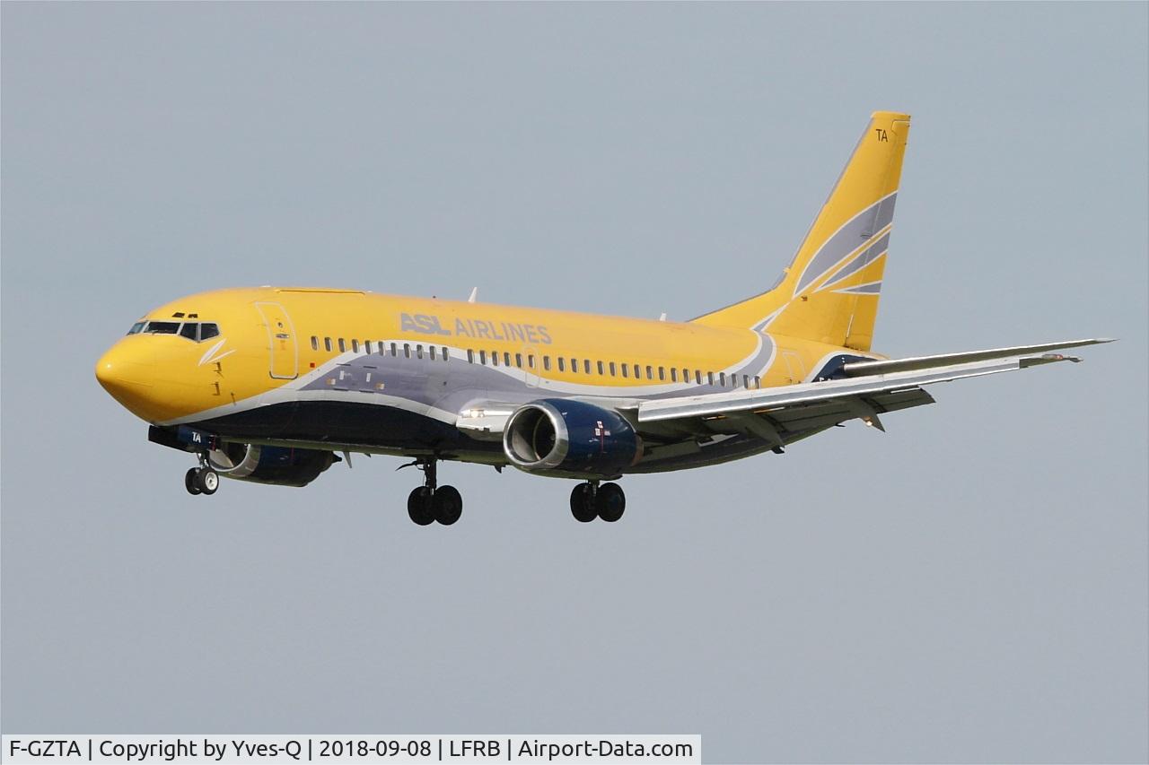 F-GZTA, 1998 Boeing 737-33V(QC) C/N 29333/3084, Boeing 737-33VQC, Short approach rwy 25L, Brest-Bretagne airport (LFRB-BES)