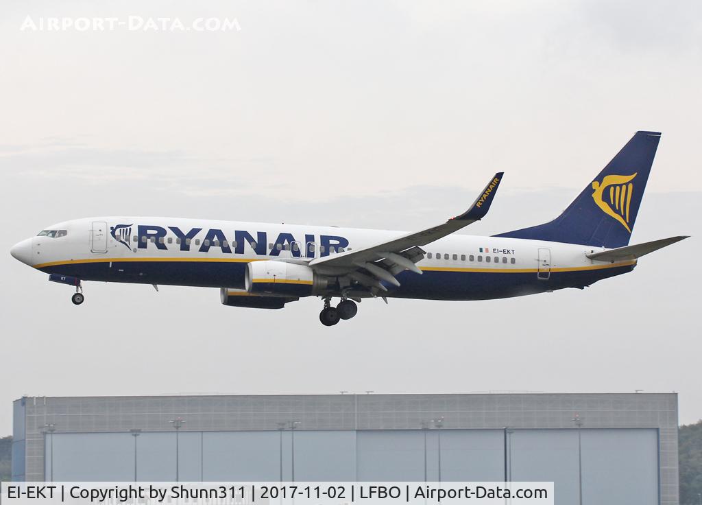 EI-EKT, 2010 Boeing 737-8AS C/N 38505, Landing rwy 14L