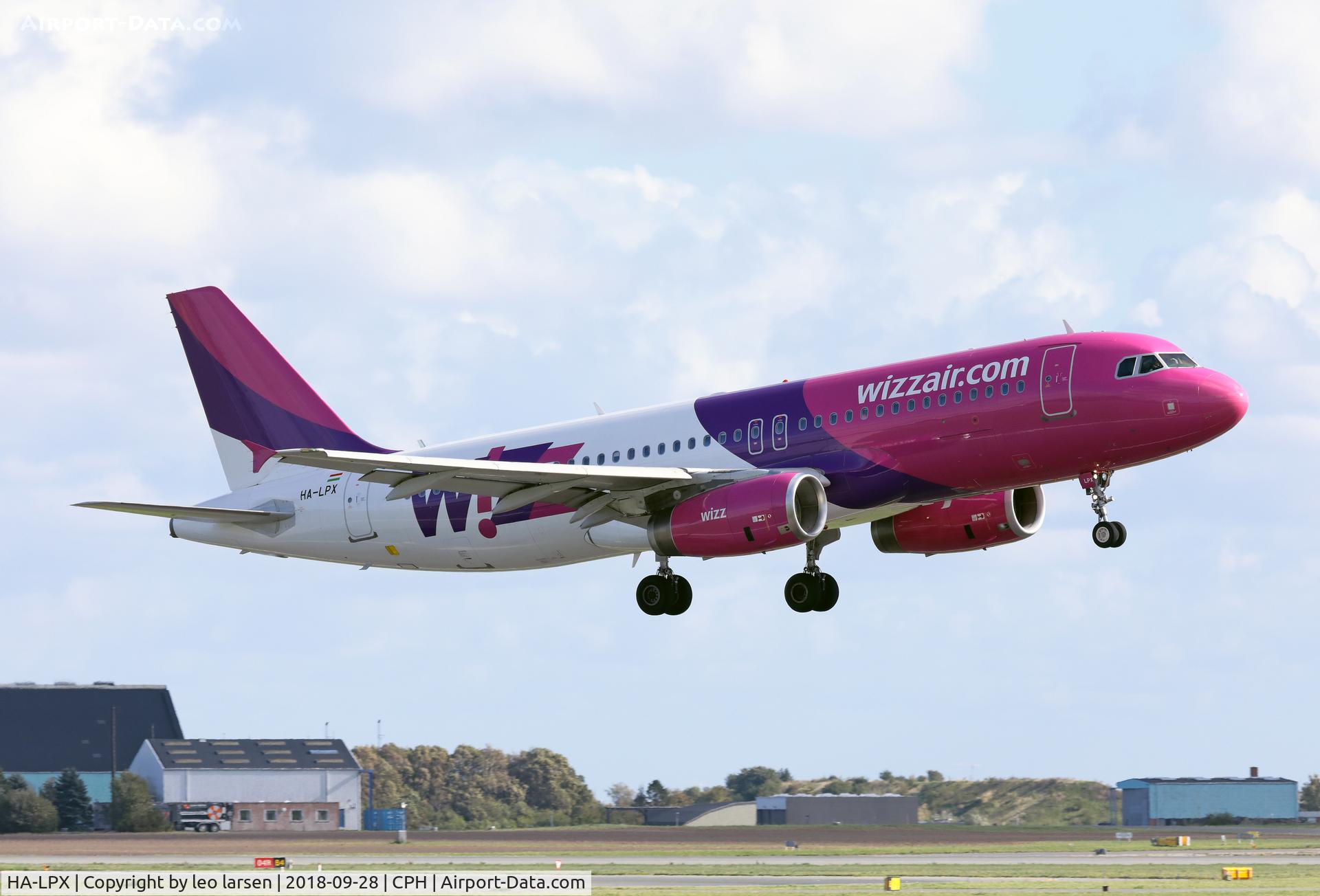 HA-LPX, 2009 Airbus A320-232 C/N 3968, Copenhagen 28.9.2018 l/d R-22R