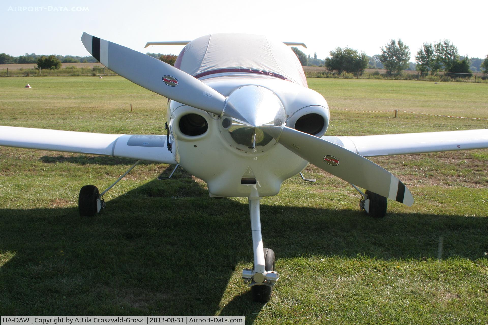 HA-DAW, 2008 Diamond DA-40 Diamond Star C/N 40.1000, II. Cirrus-Hertelendy Aviator's Weekend , Hertelendy Castle Airfield Hungary