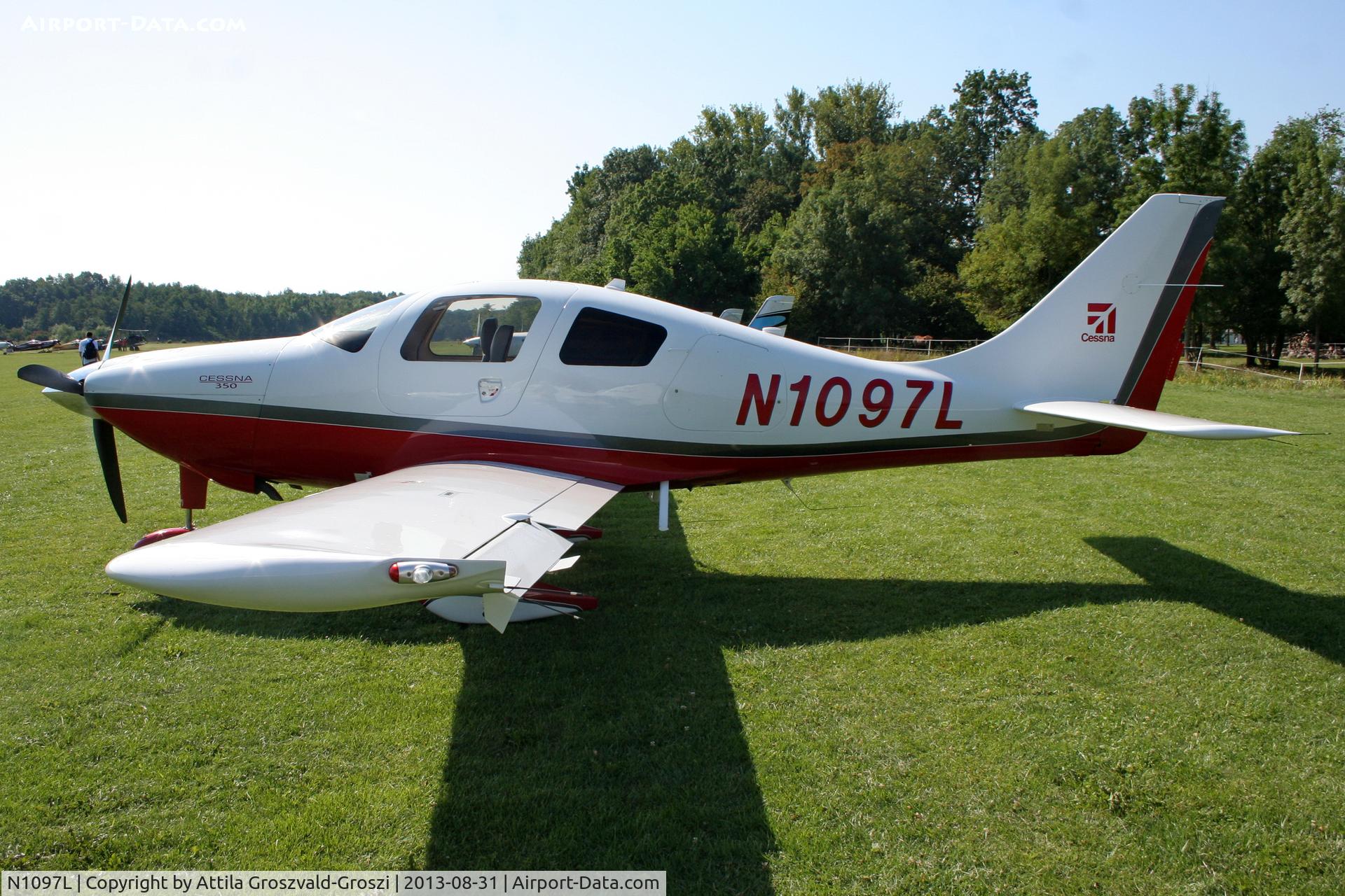 N1097L, 2008 Cessna LC42-550FG C/N 421006, II. Cirrus-Hertelendy Aviator's Weekend , Hertelendy Castle Airfield Hungary