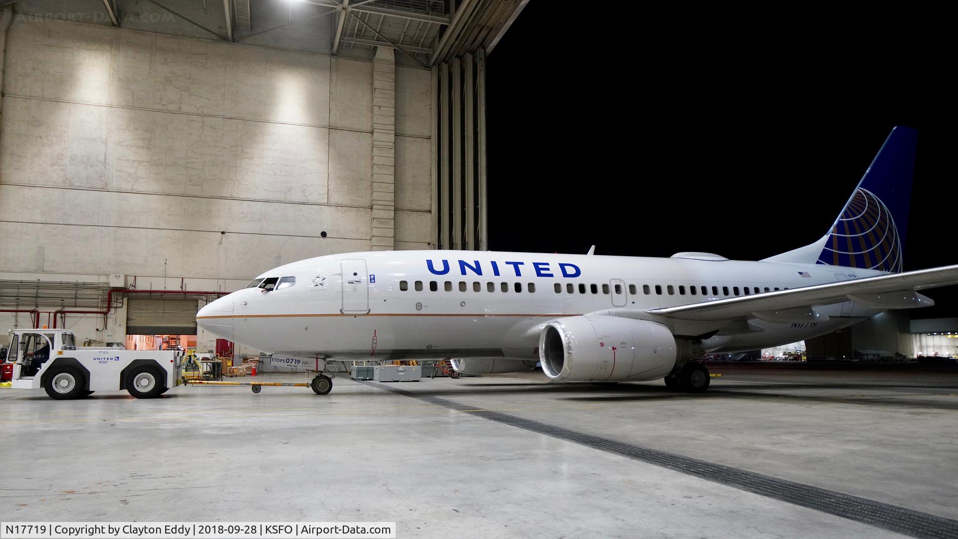 N17719, 1999 Boeing 737-724 C/N 28938, SFO 2018.