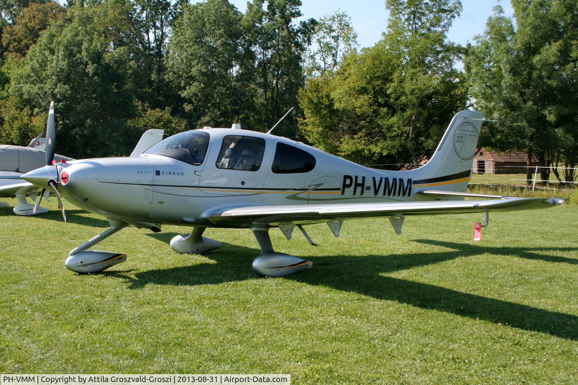 PH-VMM, Cirrus SR22T C/N 0106, II. Cirrus-Hertelendy Aviator's Weekend , Hertelendy Castle Airfield Hungary