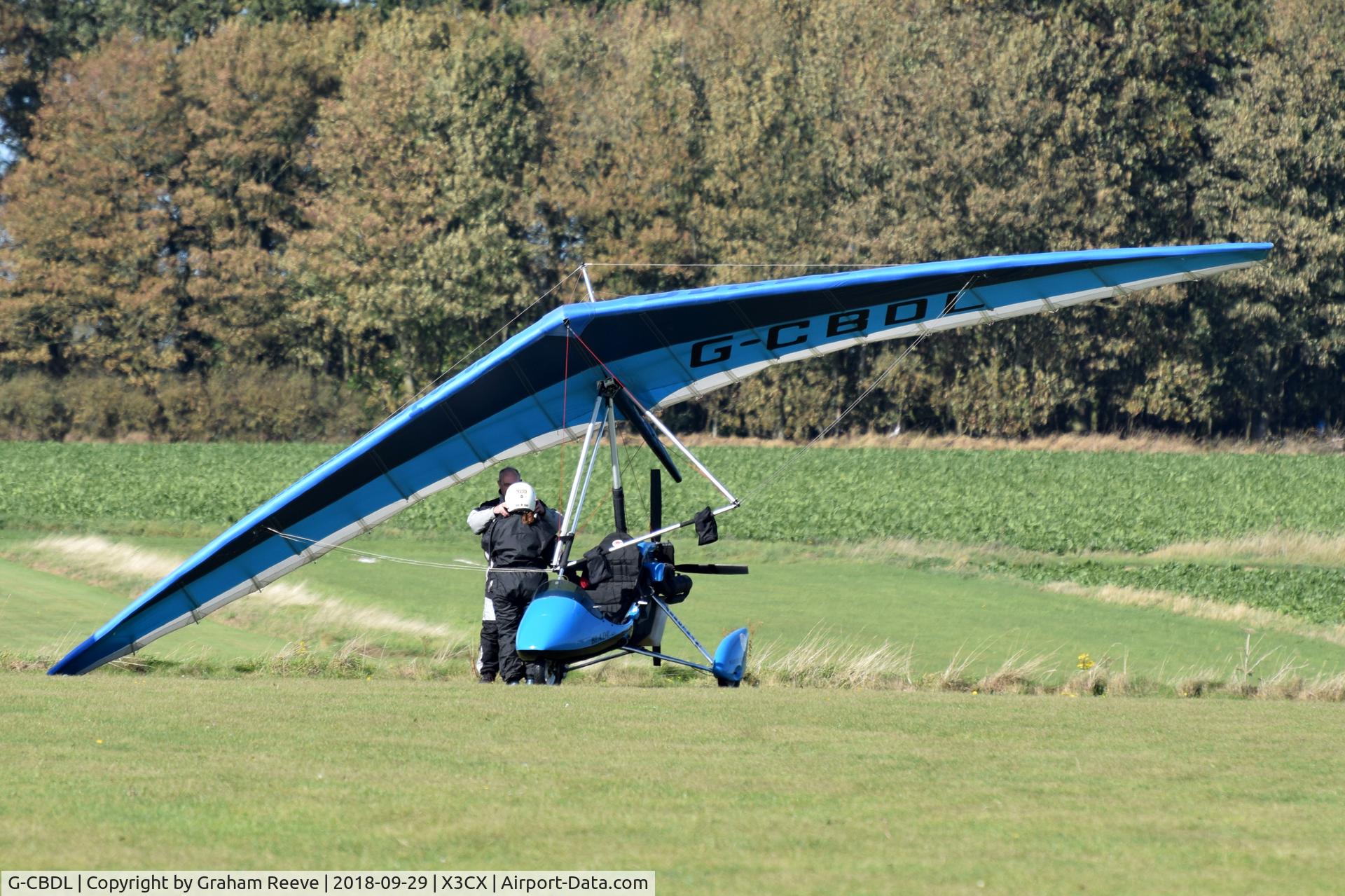 G-CBDL, 2001 Mainair Blade C/N 1292-0701-7-W1087, Just landed at Northrepps.