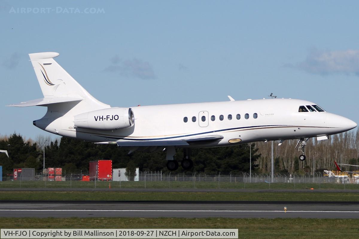 VH-FJO, 1996 Dassault Falcon 2000 C/N 027, IN FROM SYD