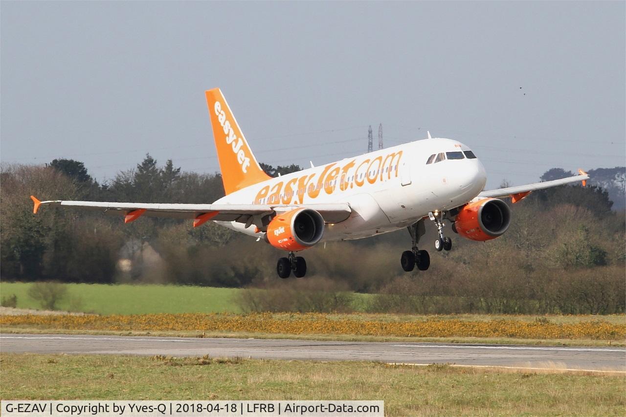 G-EZAV, 2006 Airbus A319-111 C/N 2803, Airbus A319-111, Landing rwy 07R, Brest-Bretagne Airport (LFRB-BES)