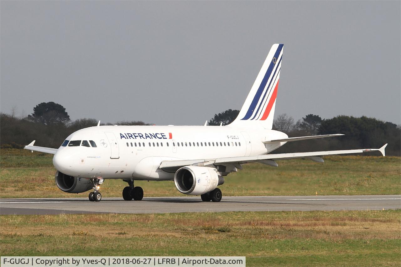 F-GUGJ, 2005 Airbus A318-111 C/N 2582, Airbus A318-111, Taxiing rwy 07R, Brest-Bretagne airport (LFRB-BES)