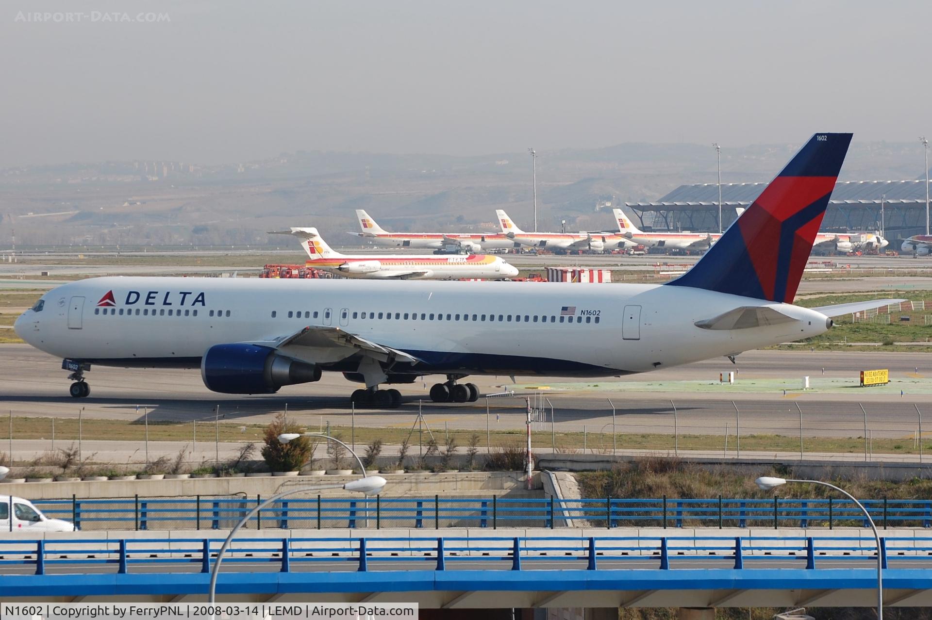 N1602, 1999 Boeing 767-332 C/N 29694, Delta B763 taxying for departure