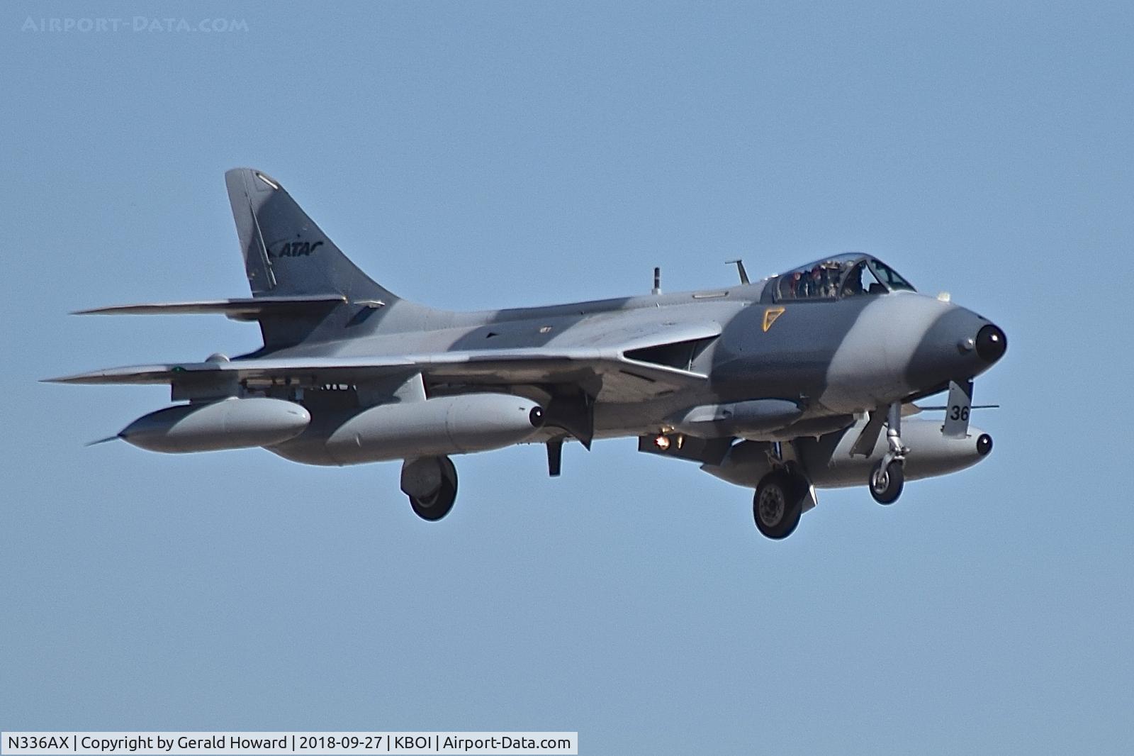 N336AX, Hawker Hunter F.58 C/N 41H-697396, Landing approach to RWY 10R.