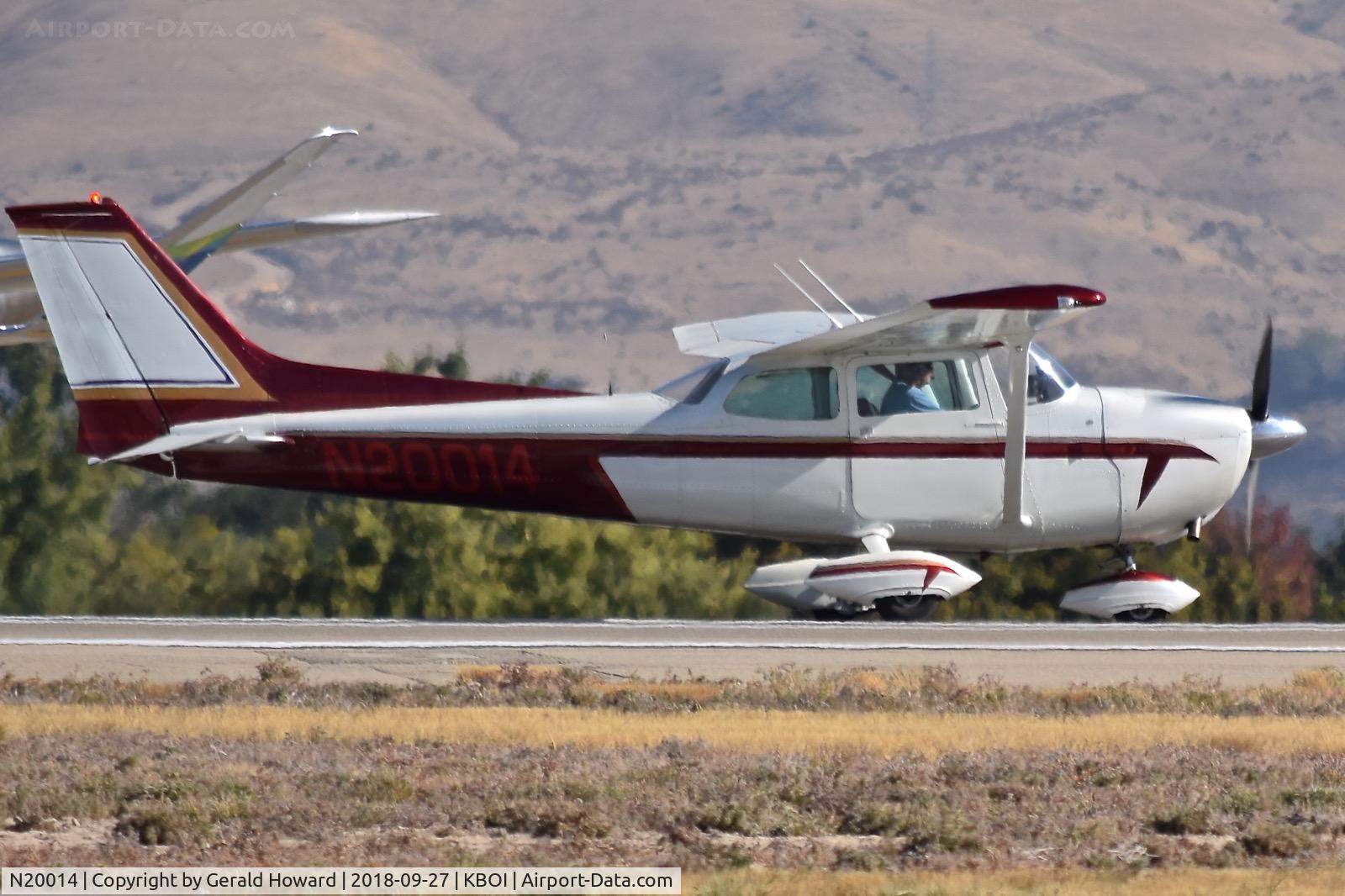 N20014, 1972 Cessna 172M C/N 17260930, On RWY 10R.