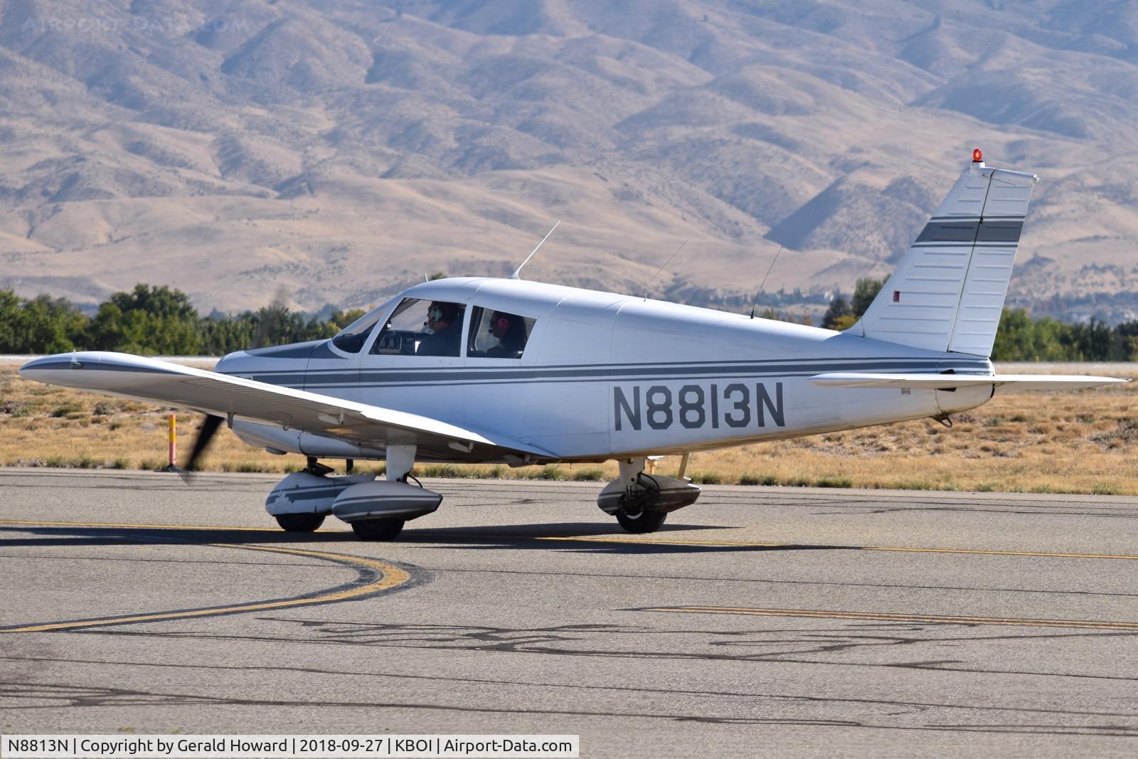 N8813N, 1969 Piper PA-28-140 Cherokee C/N 28-25660, Taxiing to RWY 10R.