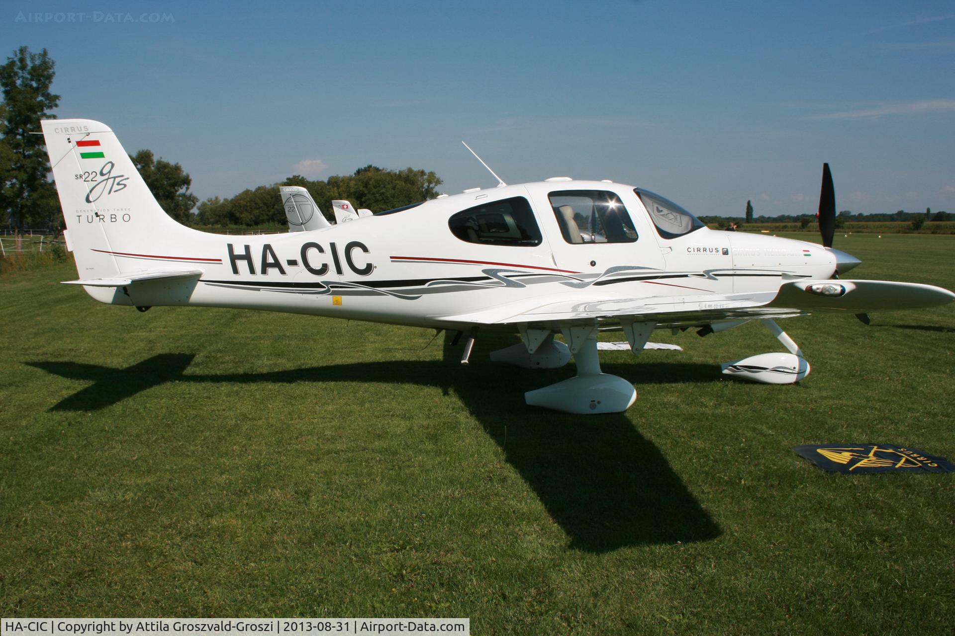 HA-CIC, 2008 Cirrus SR22 GTS Turbo C/N 3236, II. Cirrus-Hertelendy Aviator's Weekend , Hertelendy Castle Airfield Hungary