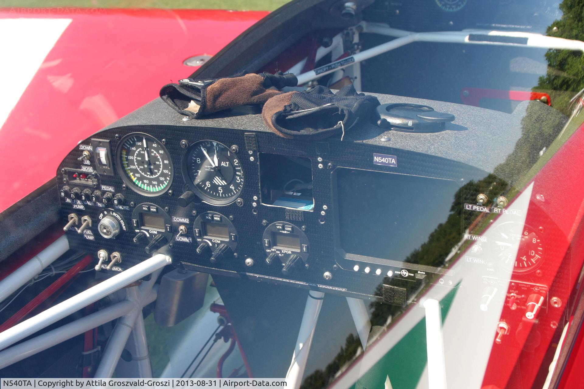 N540TA, 2003 Zivko Edge 540-T C/N 2017, II. Cirrus-Hertelendy Aviator's Weekend , Hertelendy Castle Airfield Hungary