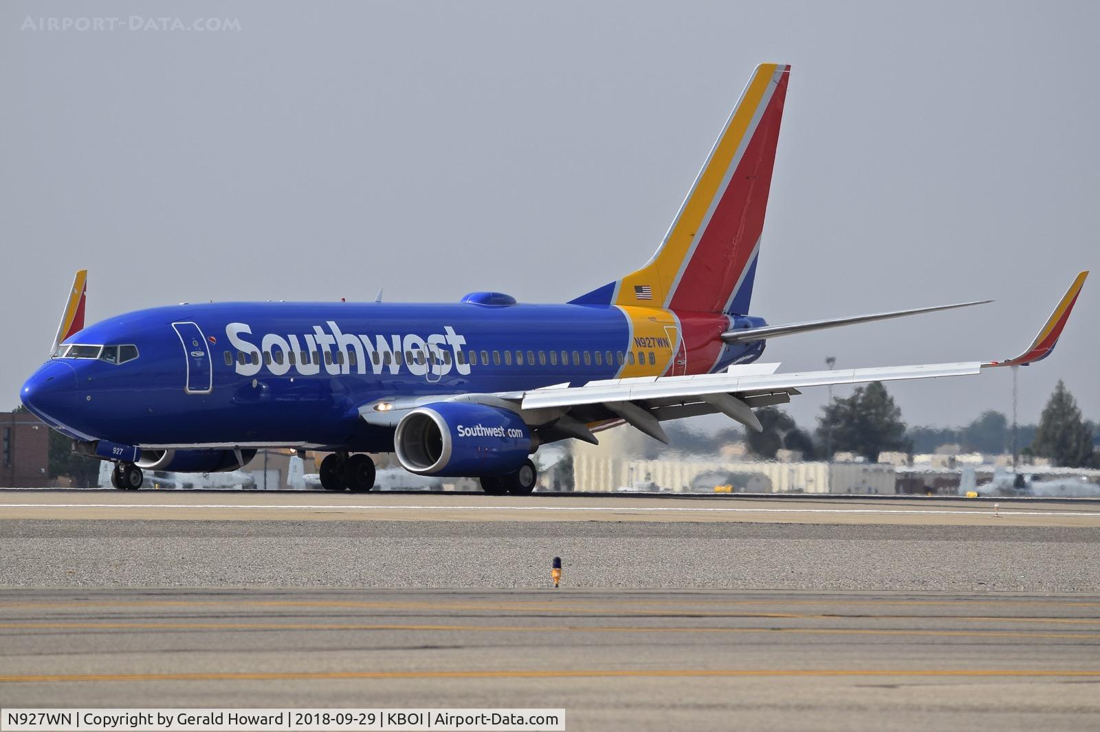 N927WN, 2008 Boeing 737-7H4 C/N 36889, Landing roll out on RWY 10L.
