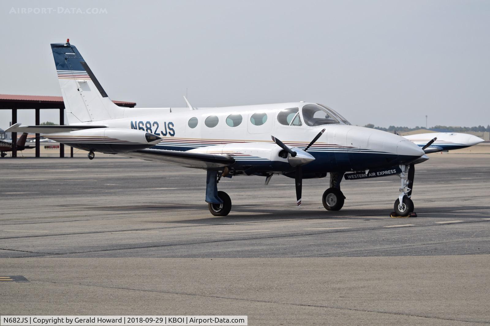 N682JS, 1981 Cessna 340A C/N 340A1237, Parked on the north GA ramp.