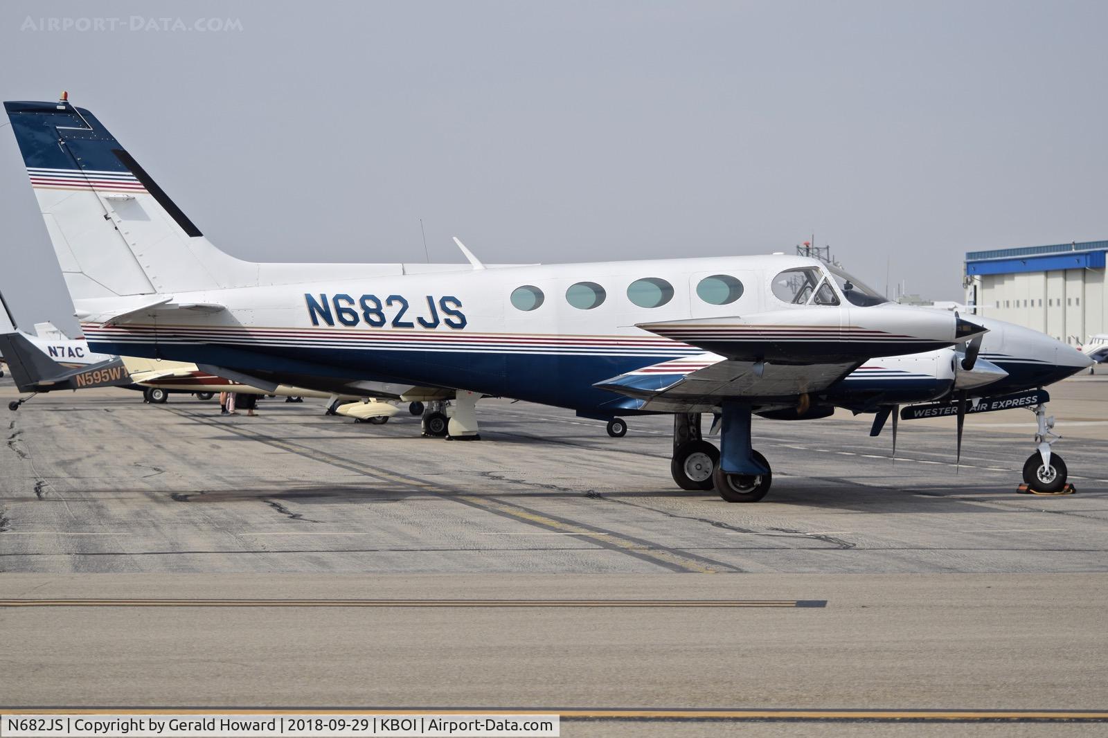 N682JS, 1981 Cessna 340A C/N 340A1237, Parked on the north GA ramp.