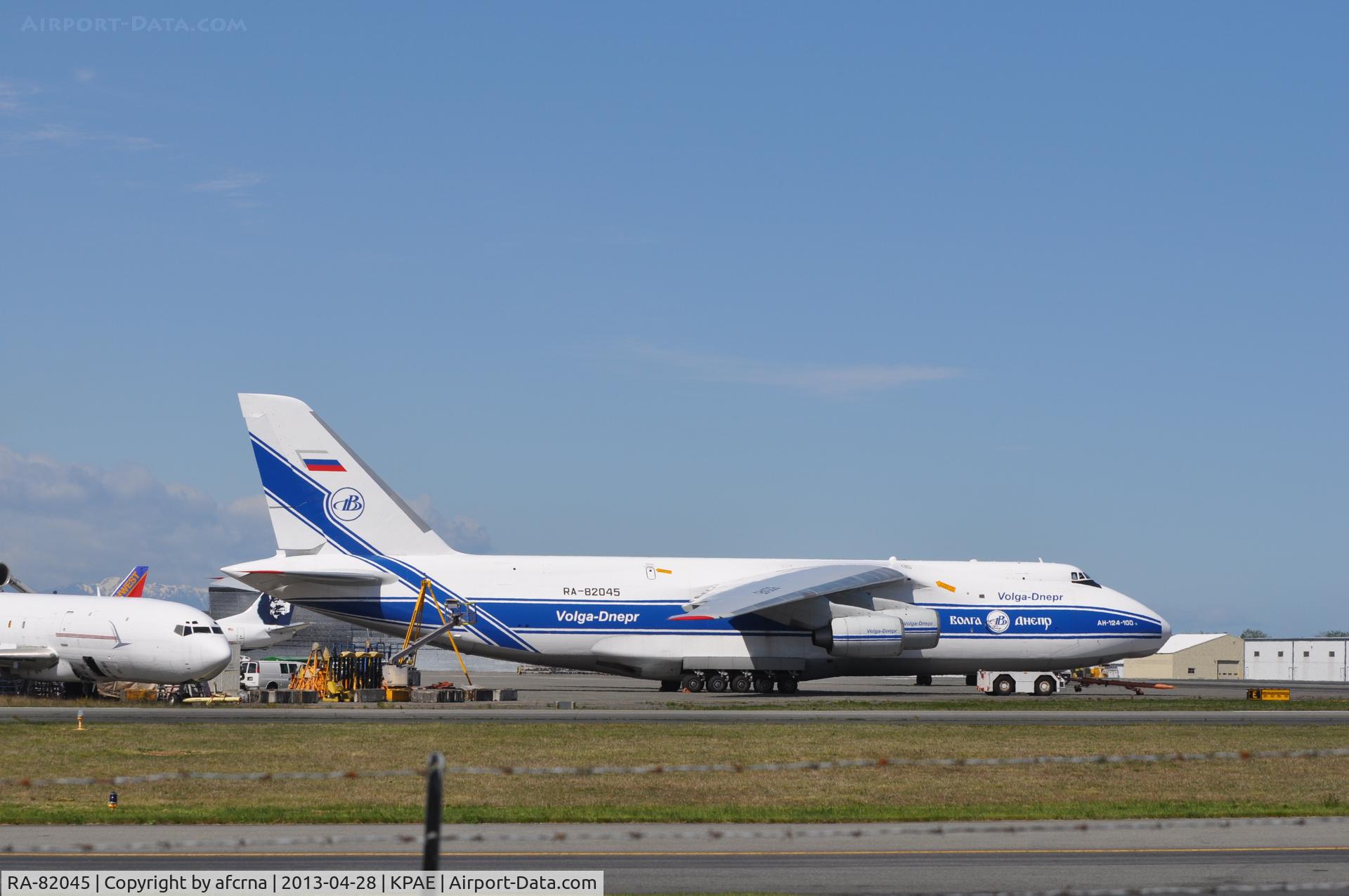 RA-82045, 1991 Antonov An-124-100 Ruslan C/N 9773052255113, BOEING A/C PARTS DELIVERY
