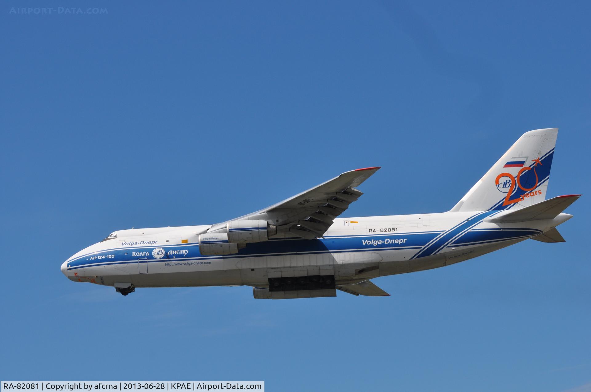 RA-82081, 2004 Antonov An-124-100M Ruslan C/N 9773051462165, LOW-LEVEL FLY BY!