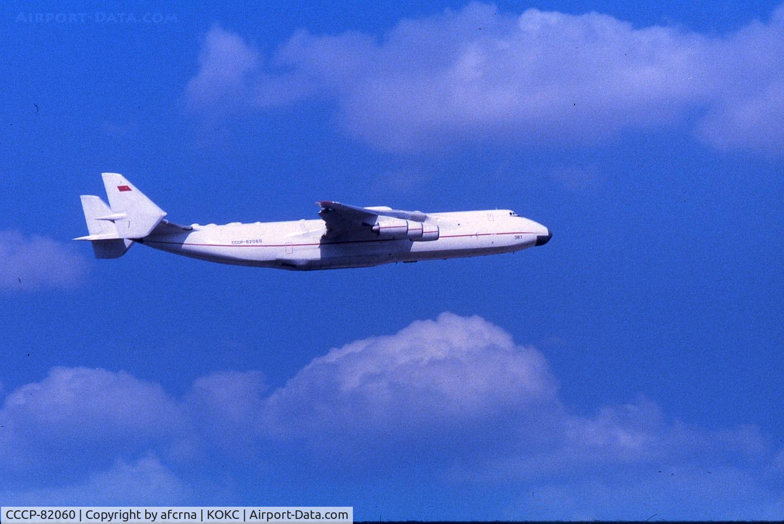 CCCP-82060, 1988 Antonov An-225 Mriya C/N 19530503763, AEROSPACE AMERICA FLY-BY