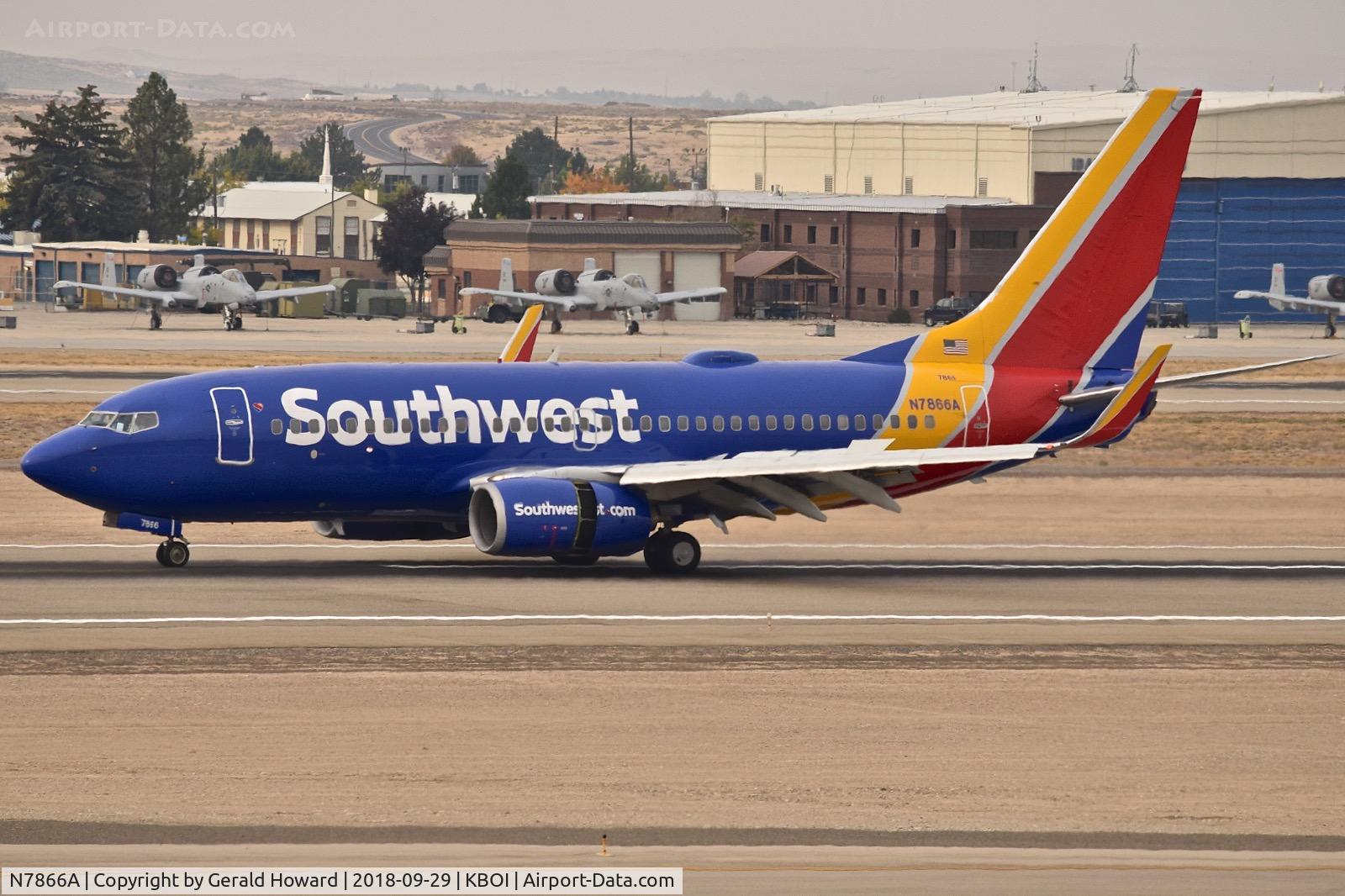 N7866A, 2002 Boeing 737-7Q8 C/N 30648, Landing roll out on RWY 10L.